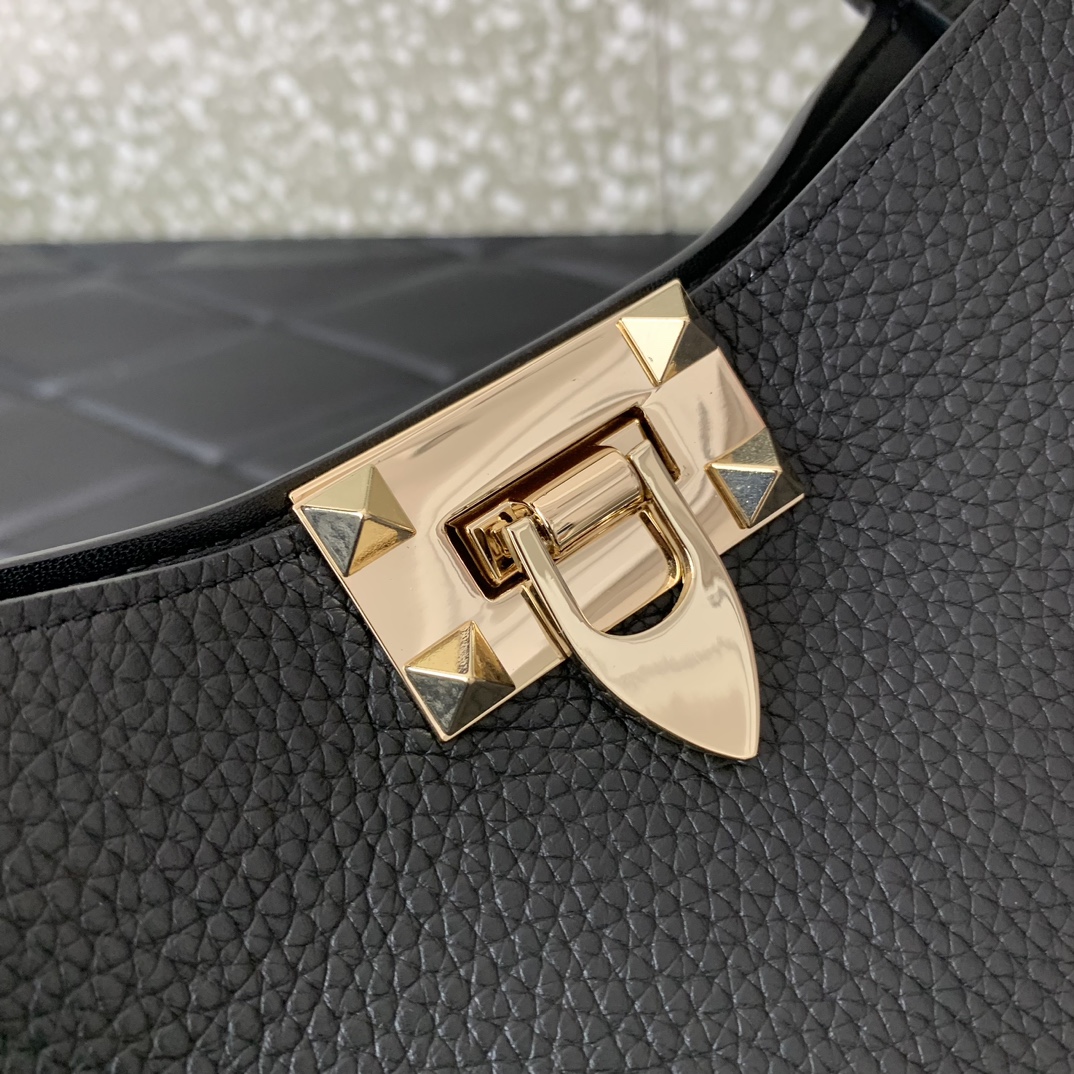 Valentino Garavani Rockstud Shoulder Bag in Black Grainy Calfskin